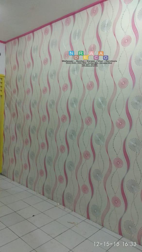 Pemasangan Wallpaper Di Jalan Selokan Mataram Kledokan 