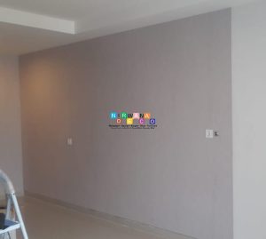 Pemasangan Wallpaper Di Apartement Yudhistira